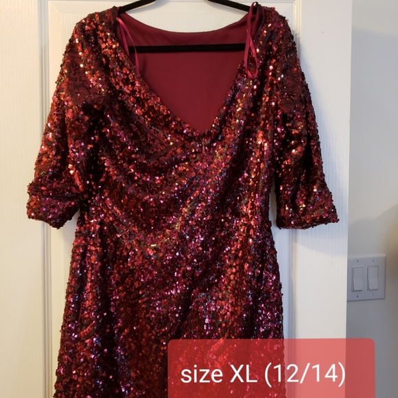 Red sequin dress - Picture 2 of 2